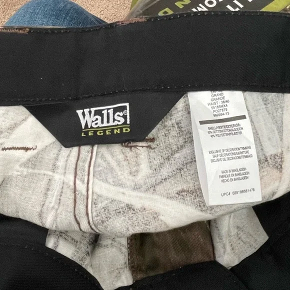 Walls Legend Men’s 6-Pocket Camo Cargo Pants - Picture 8 of 8